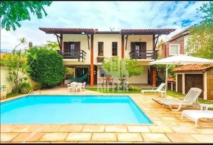 Casa com 3 quartos à venda, 460 m² por R$ 2.950.000 - Camboinhas - Niterói/RJ