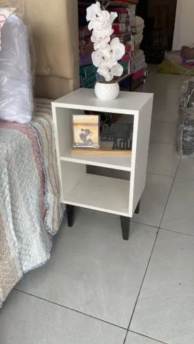 Mesa de cabeceira criado mudo
