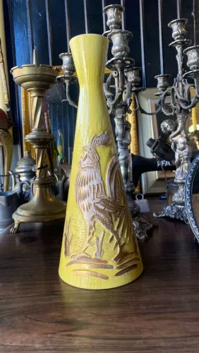 Vaso decorativo de porcelana com galo.