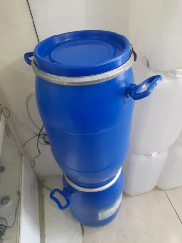 Bombona plástico 40l usado com tampa