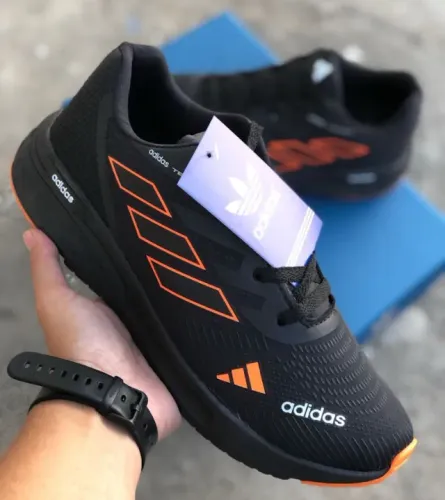 Tenis adidas esportivo preto