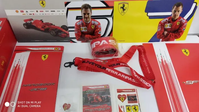 Kit Scuderia Ferrari - Itens Exclusivos para Fãs!