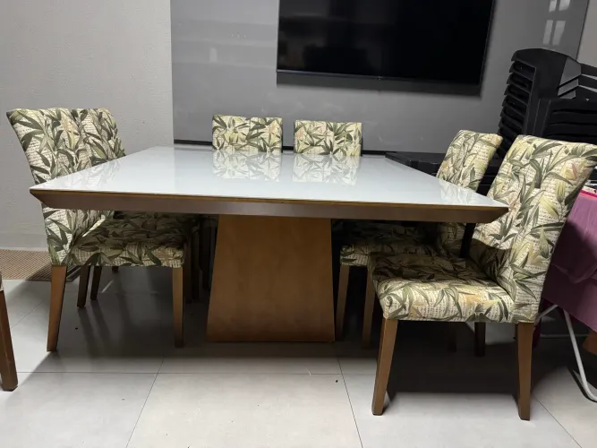 Mesa de jantar 1,5m x 1,5m c/ tampo em vidro 6 mm temperado, na cor off white