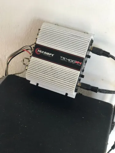 Caixa de som automotivo