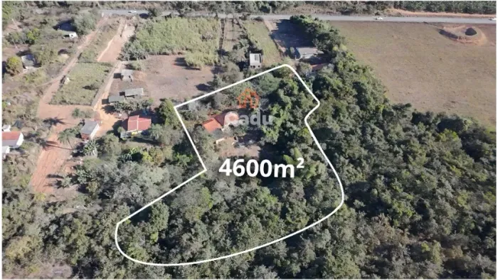 Chácara 3 quartos com Nascente - 3km da Cidade - Delfinópolis/MG