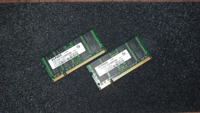 Memória RAM Elpida 4Gb - 2x2GB DDR2 Notebook