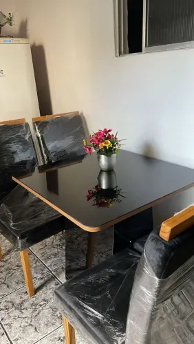 Mesa de Jantar com 4 Cadeiras