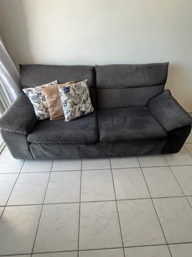 Vendo Sofá, Aparador, Rack de TV e duas Cadeiras de Varanda