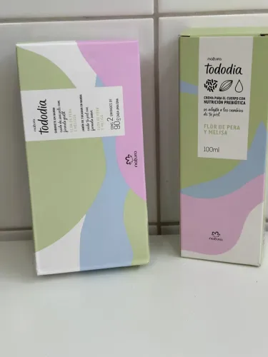 Kit Natura Tododia Flor de Pera e Melisa - Sabonete e Creme para o Corpo