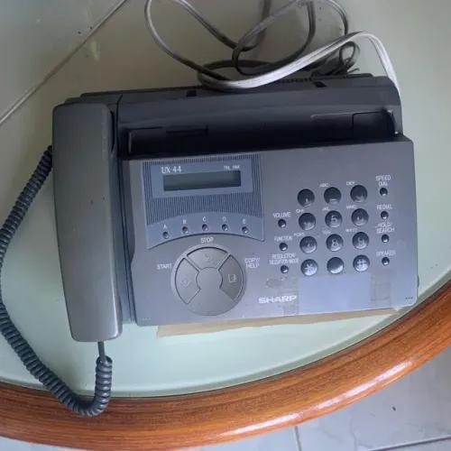 Aparelho de Fax marca Sharp modelo UX44 funcionando