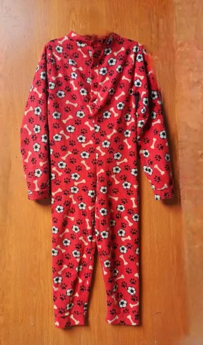 Macacão pijama juvenil de  plush Vermelho com Estampa Divertida pra adolescentes de 140 cm