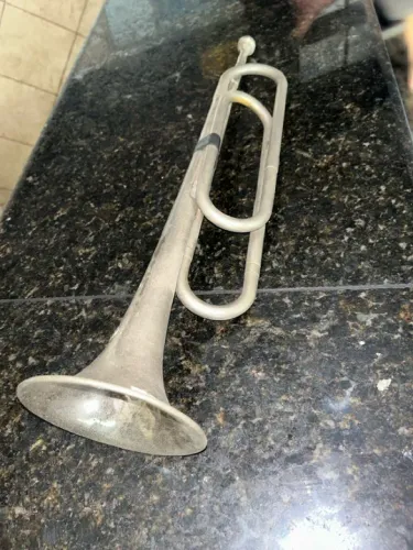 Trombone relíquia decoração