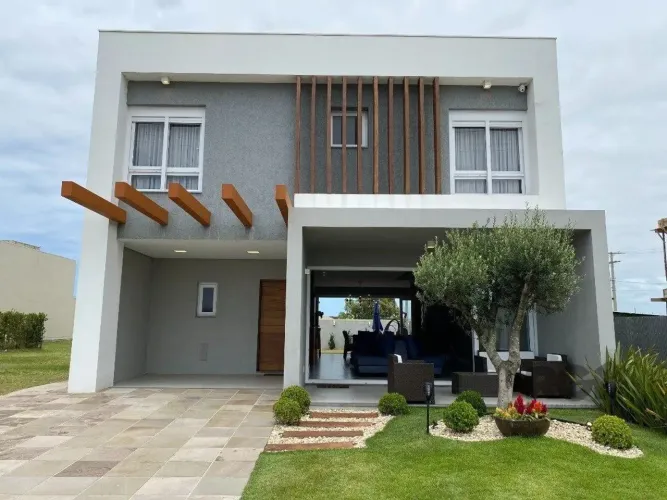 Casa de Condomínio em Atlântida Sul