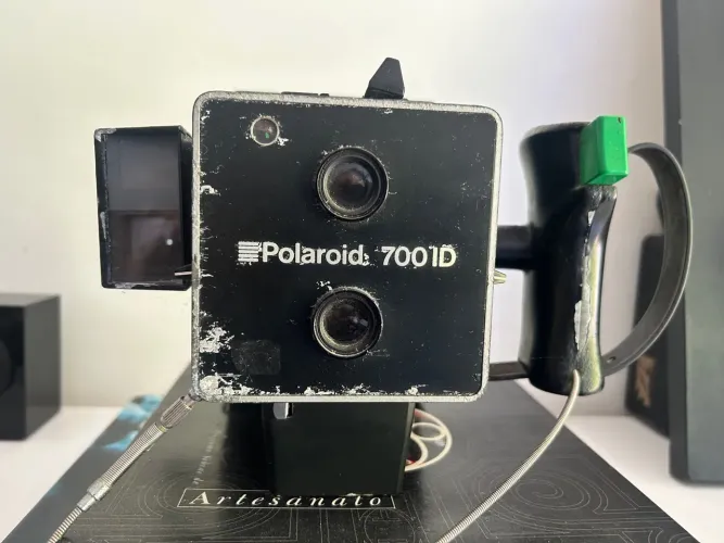 Câmera Polaroid 700 ID - Colecionador
