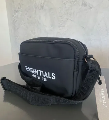 Bolsa Bag Essentials Feer of god preta