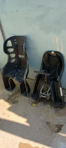 2 Cadeirinhas com bagageiro e almofada