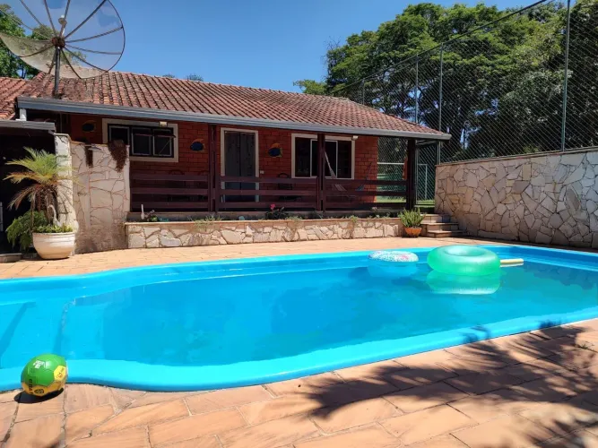 Chácara 1500m4 com piscina e campo de futebol 