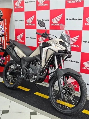 XRE SAHARA 300 ADV 0KM 2026