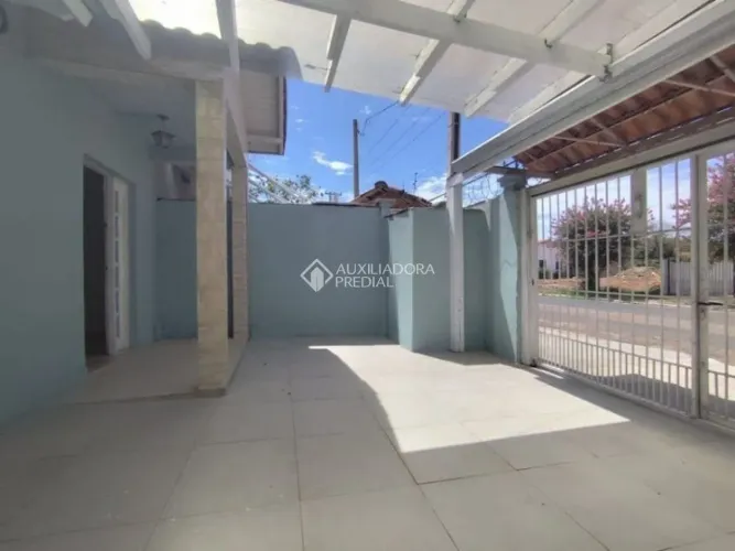 Casa com 2 quartos e piscina para alugar no bairro Fátima em Canoas