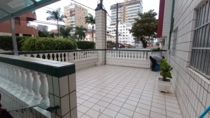 APARTAMENTO COM 1 QUARTO, VAGA DE GARAGEM, ELEVADOR. 350M DA FERINHA NA GUILHERMINA.