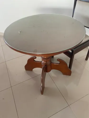 Mesa de pau d?arco  encerada redonda em excelente estado 