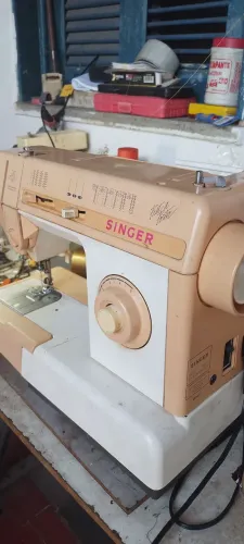 Maquina de Costura Singer