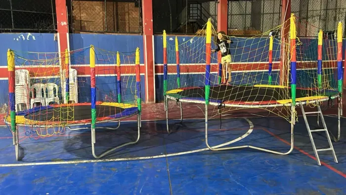 Vendo Cama elástica/pula pula de 3 metros completo 