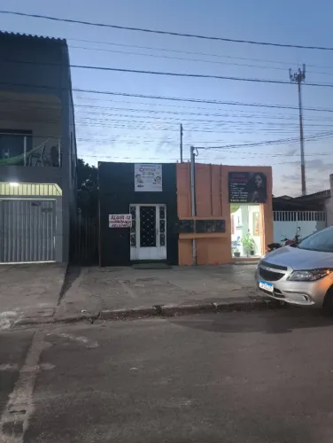 Aluga-se um ponto comercial