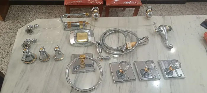 conjunto com 14 peças de acabamento para banheiro, marca incepa linha VALENTINO, semi nov