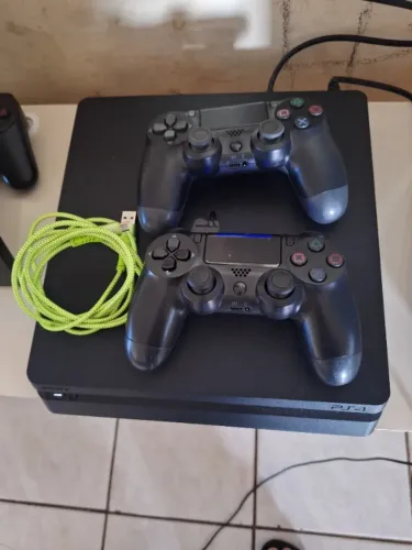 PlayStation 4 Slim 500gb + 2 Controles + Cabos (Funcionando Perfeitamente