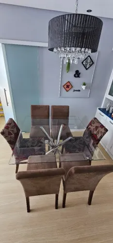 Mesa com 6 cadeiras
