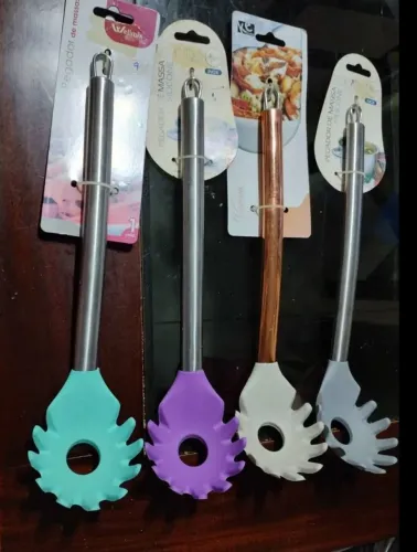 pegadores de massa da marca Wellmix. (Cada)