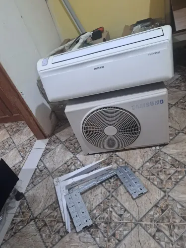 Ótima central 9mil btus funcionando perfeitamente esta sem controle mais liga pelo botão.