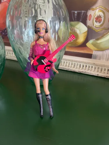 Barbie Quero ser Estrela do Rock . Mattel . Ano: 2010