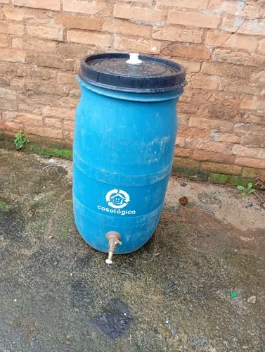 Barril de 90L com tampa e torneira