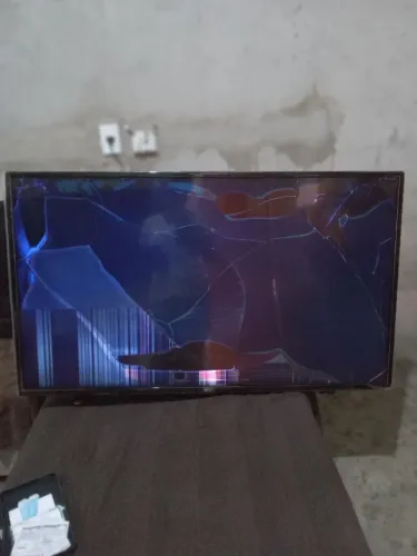 VENDO 2 TVs COM DEFEITO - PARA CONSERTO OU PEÇAS