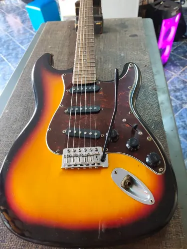 Guitarra Giannini sunBust