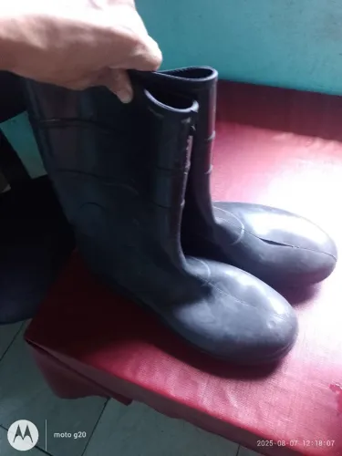 Vendo essa bota sete léguas 