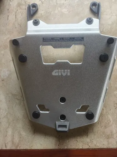 Suporte para baú traseiro GIVI BMW 1200/1250<br>PARA BMW 1200 / 1250<br>