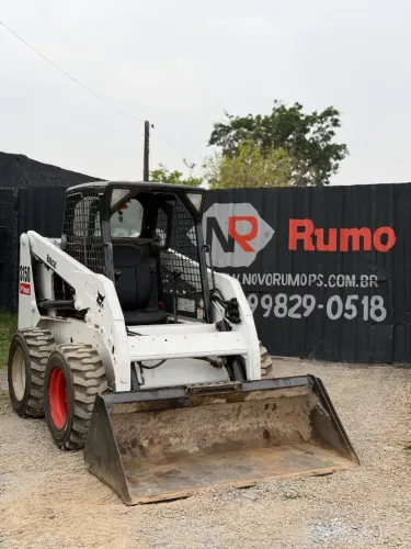 Mini Carregadeira Bobcat S150 | Máquinas Pesadas | Terraplanagem | Venda e Locação