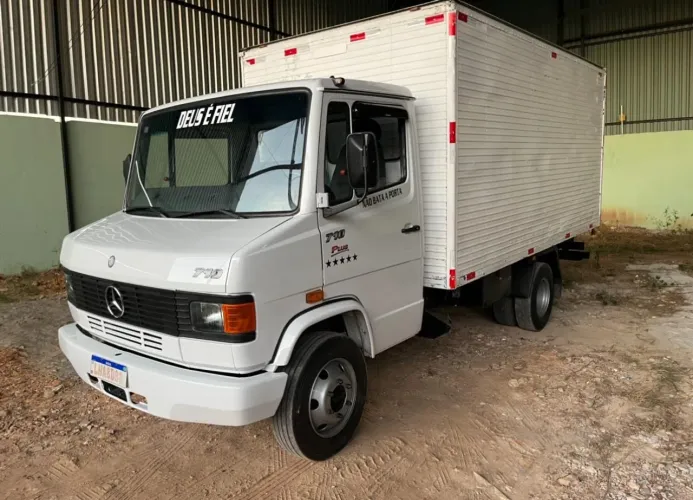 Mercedinha 710 Bau