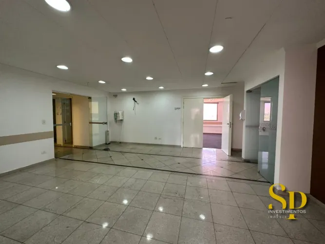Andar/laje corporativa para aluguel possui 390 metros quadrados na Faria Lima