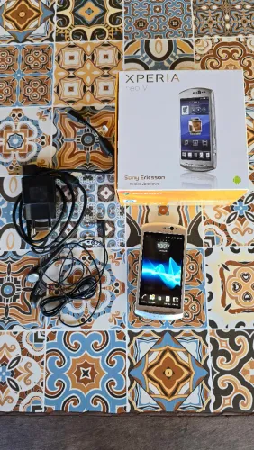 Sony Xperia Neo V Usado na Caixa para Colecionadores