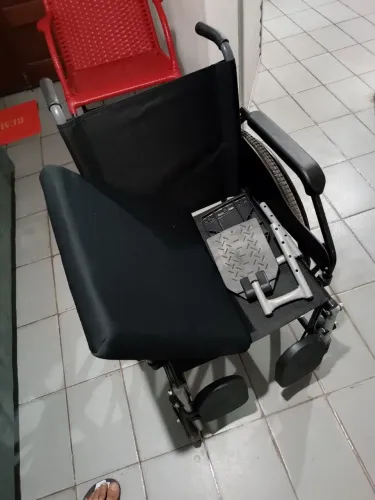 Cadeira De Rodas Prática Pneu Maciço Dobrável Elevação Pernas Prolife