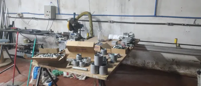 Lote de Materiais para Eletrodutos, Abraçadeiras e Conexões de Alumínio