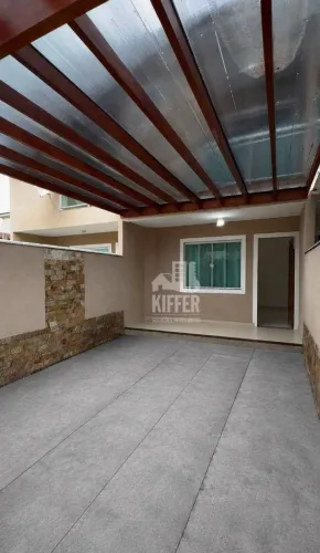Casa Duplex com 2 quartos | 2 suítes | Varanda | na Quadra da Praia de Cordeirinho à venda
