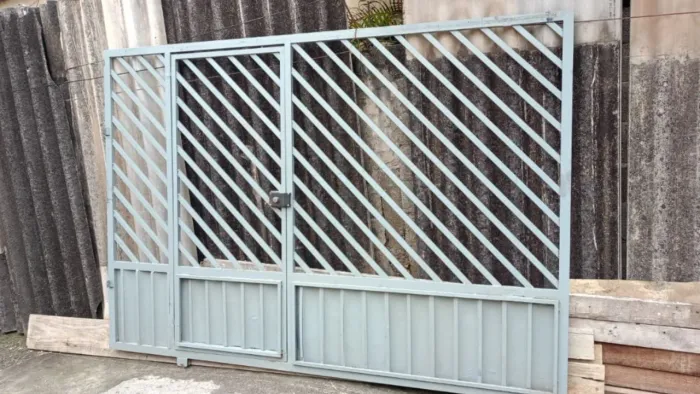 Portão de Correr Largura 2,90 × 2,04 altura  portão social de abertura para fora