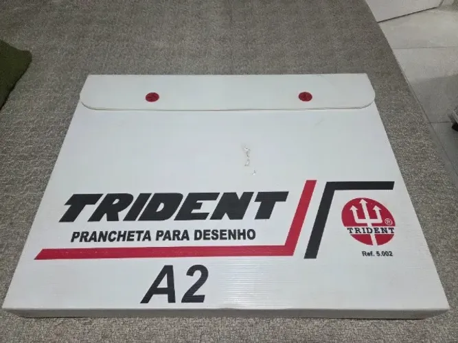 Prancheta para Desenho A2 Trident Mod. 5002 com Régua Paralela - Usada
