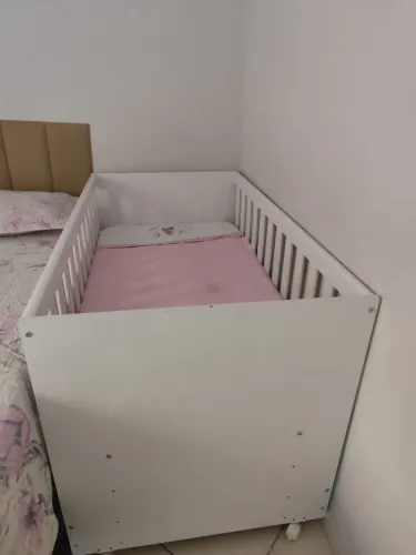 Vende-se berço, usado poucas vezes, acompanha colchão e fronhas