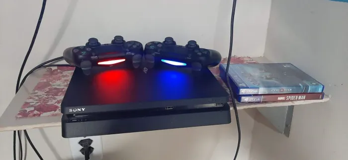 Vende-se Playstation 4